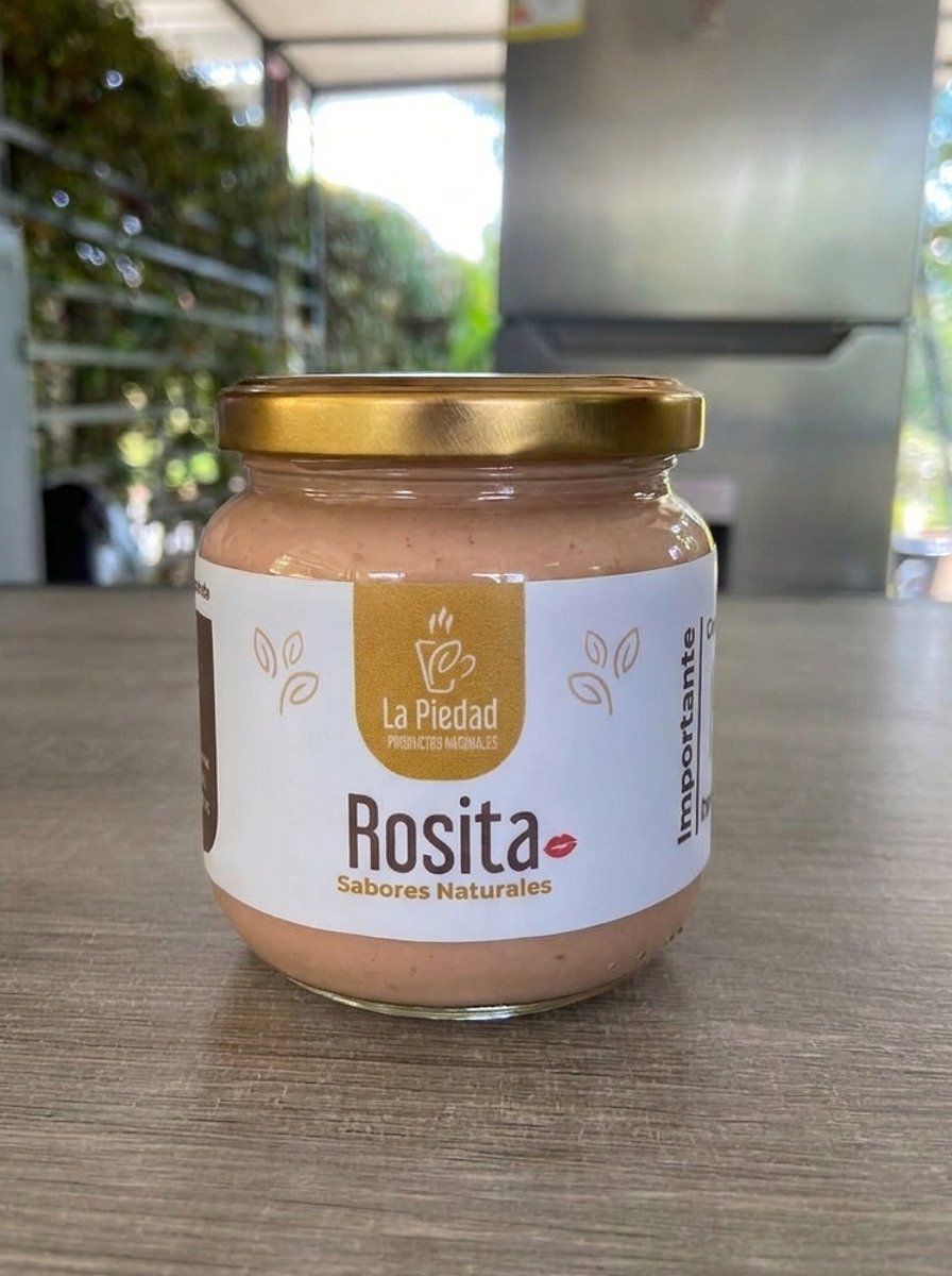 Frasco de salsa Rosita de 250 gramos sobre el mesón de La Piedad, en Guarne.